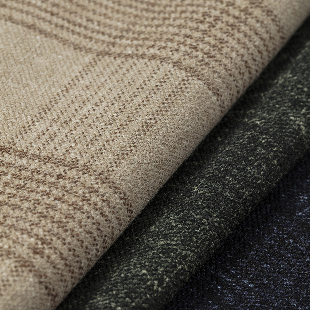 Стрейчевые ткани из смеси шерсти и льна в зимних оттенках песочного, серого, зеленого и синего цветов